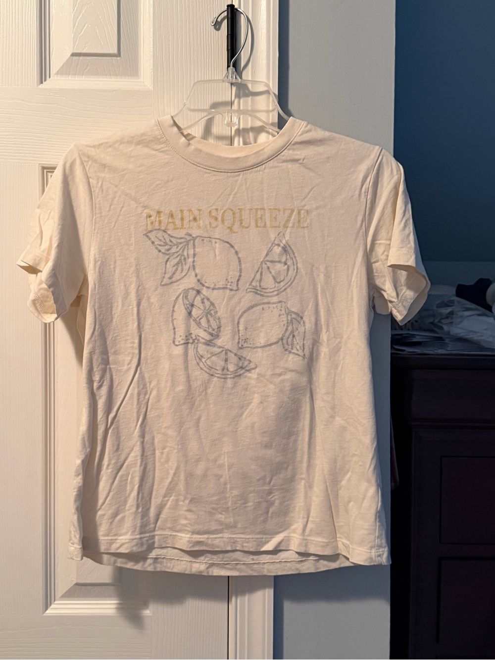 American Eagle Cream "Main Squeeze" Lemon Graphic Tee